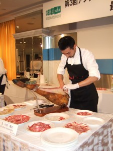 ATSUSHI NAKAMURA ganador del concurso de cortadores de jamón de Japón